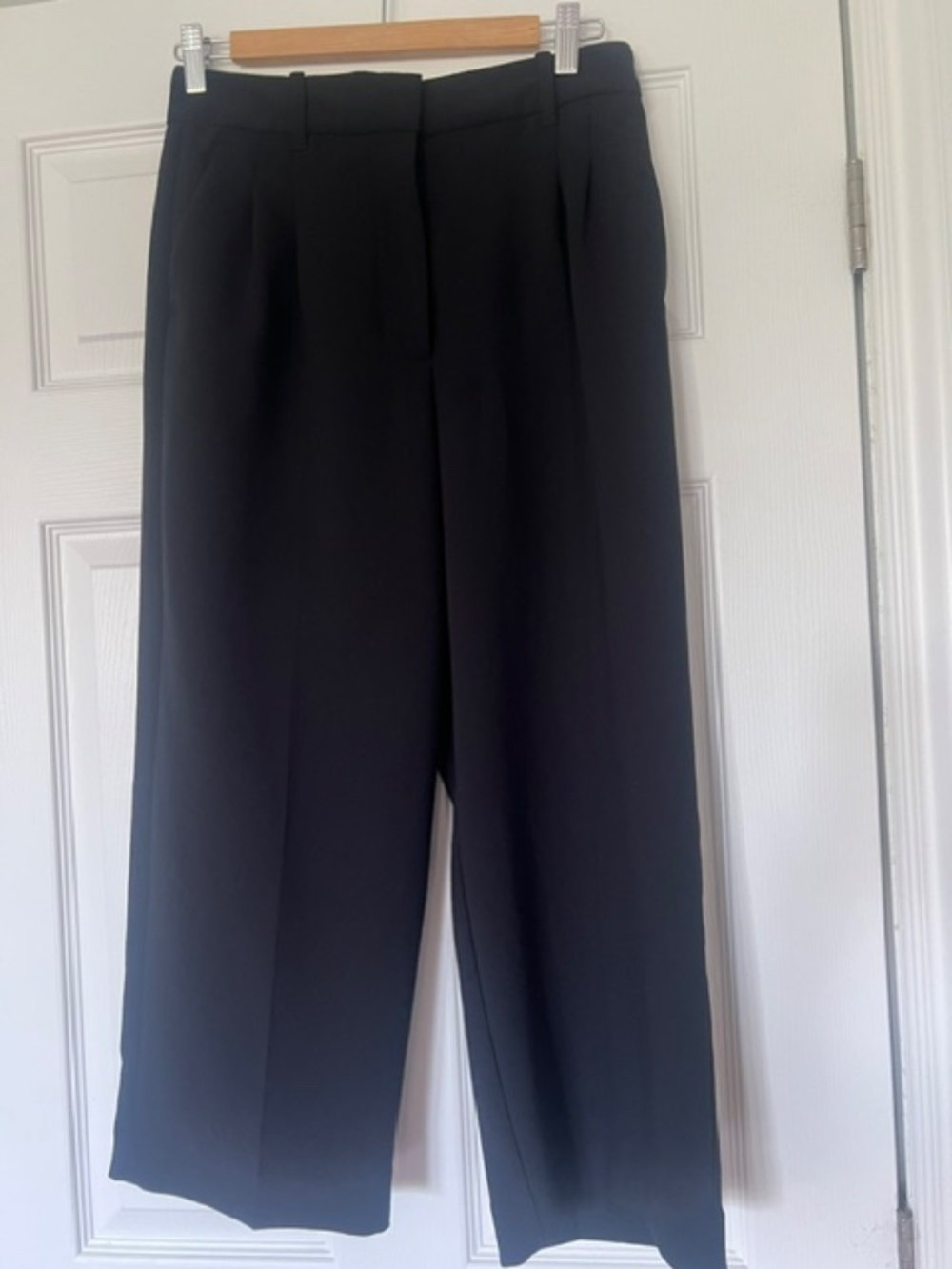 Aritzia Effortless Cropped Black Pants